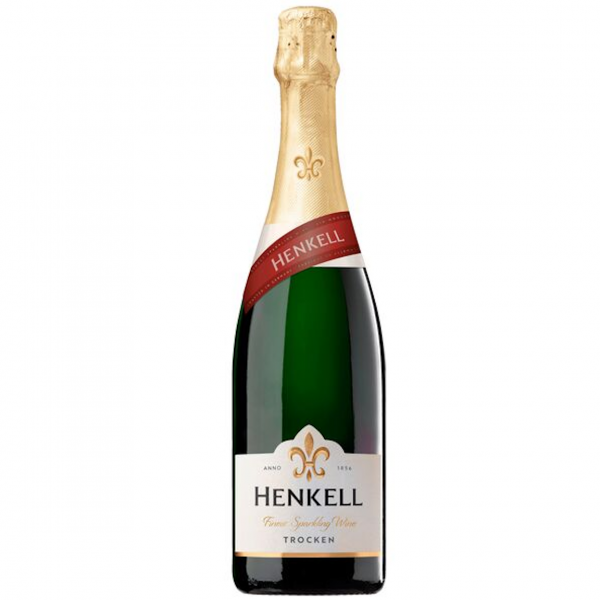 Henkell Trocken, deutscher Sekt, hellgolden, feinperlig, vor neutralem Hintergrund.